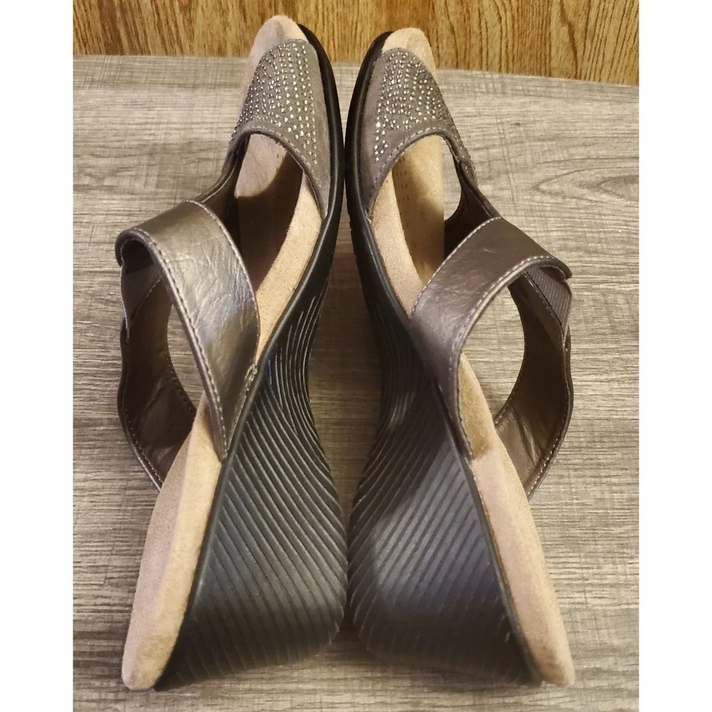 Axxiom Arika Bedazzled Wedge Sandals Women's Size 8.5 Gray‎
